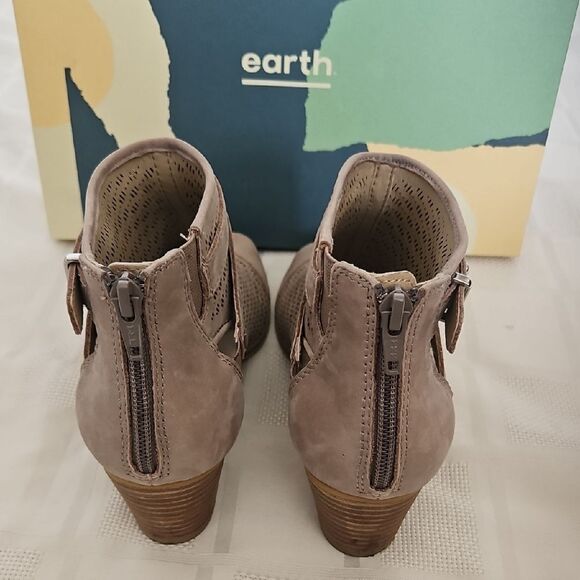 Earth Tan Heeled Boots with Peep-Toe Design - Picture 5 of 16
